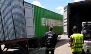 Camioane cu 47 de tone de deșeuri, oprite să intre în România 