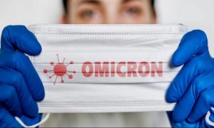 Valul masiv de infecții cu Omicron ar putea duce la atingerea imunității de turmă