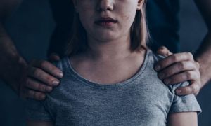 Un profesor și o educatoare din Suceava, ARESTAȚI pentru agresarea sexuală a unor minore