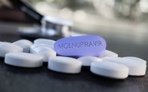 Ce este MOLNUPIRAVIR, medicamentul anti-COVID care va ajunge în România