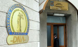 DNA: Șefa achizițiilor din România, urmărită penal în dosarul MĂȘTILOR