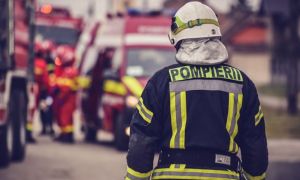 Incendiu în Parcul Grozăvești din București:Pompierii au intervenit cu 8 autospeciale 
