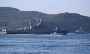Marina Rusă pierde o nouă navă. Ambarcațiunea a luat FOC în Marea Neagră