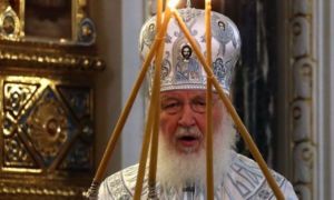 Cum a picat Patriarhul Kirill în mijlocul unei biserici pe care o sfințea