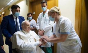 Papa Francisc, INTERNAT de urgență în spital. Ce probleme are