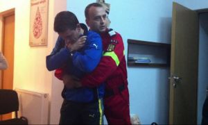 VIDEO Cum se efectuează Manevra Heimlich de salvare de la SUFOCARE