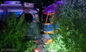 Grav accident feroviar în județul Giurgiu - două locomotive s-au ciocnit frontal, unul din mecanici era băut