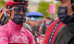 COVIDUL face prăpăd în Turul Italiei. 15 cicliști au abandonat după ce au fost testați pozitiv
