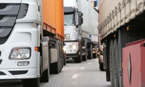 Transportatorii amenință să BLOCHEZE România. Nemulțumirea: creșterea taxei de drum