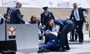 Joe Biden a CĂZUT la o ceremonie organizată de Forțele Aeriene ale SUA