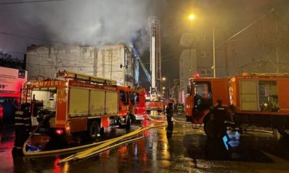 Incendiu violent în București: 11 autospeciale au intervenit pentru stingerea incendiului