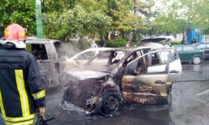 TRAGEDIE la Brașov: Trupul unei femei a fost găsit într-o mașină incendiată