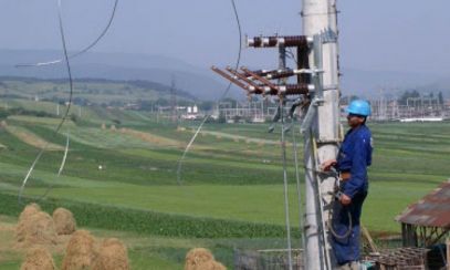 Electrica SA, amendată pentru nerespectarea legii privind racordarea prosumatorilor la rețelele de energie 