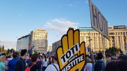 PROTEST în Piața Victoriei: “Nu uităm. Vrem vinovații pentru 10 august 2018”