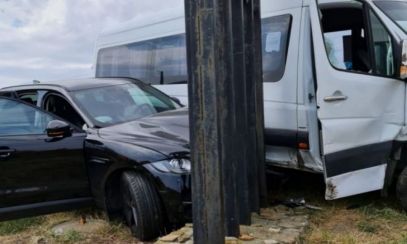 Accident GRAV în Constanța între un microbuz și un autoturism