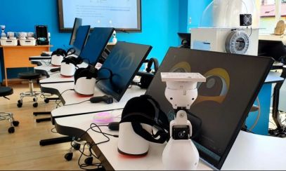 Primul SmartLab din mediul rural, la o școală din Prahova: Roboți educaționali, ochelari VR, imprimante și scannere 3D