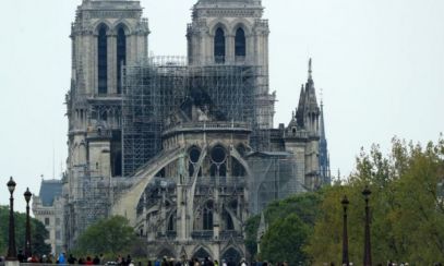 Un pilot francez, arestat pentru că plănuia să se prăbușească pe catedrala Notre-Dame