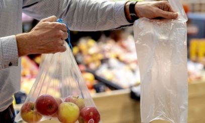 Franța interzice ambalajele din plastic pentru fructe și legume
