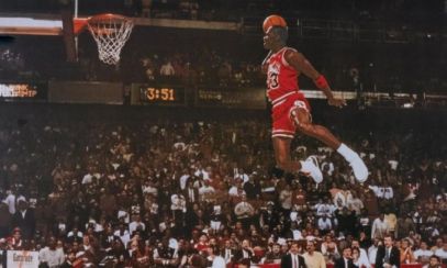 O pereche de adidași purtați de Michael Jordan, vânduți la licitație pentru o sumă record