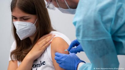 Maraton de vaccinare anti-COVID în șase spitale militare din țară, cu prilejul Zilei Naţionale a României