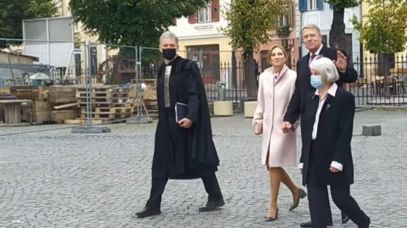 Klaus Iohannis NU A FOST AMENDAT pentru că nu a purtat mască în biserică