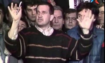 Mircea Dinescu vrea să-și vândă la licitație puloverul de la Revoluție