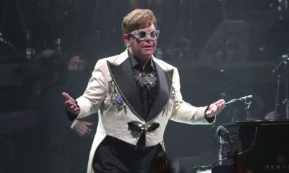 La 75 de ani, Elton John lansează albumul „Diamonds: The Ultimate Greatest Hits”