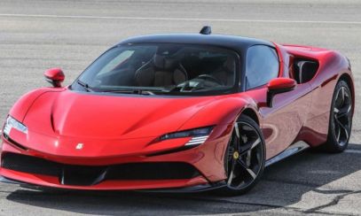 Ferrari își calcă pe orgoliu și începe să producă mașini electrice și hibride 