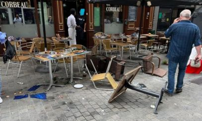 PANICĂ în Bruxelles: O dubă a intrat în clienții a două terase, șase persoane sunt RĂNITE